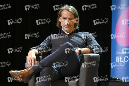 Svenja Flaßpöhler, Michel Friedman und Richard David Precht auf der lit.Cologne 2023 in Köln