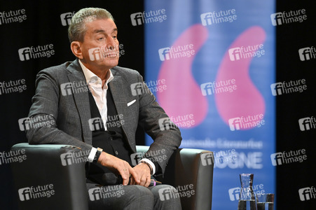 Svenja Flaßpöhler, Michel Friedman und Richard David Precht auf der lit.Cologne 2023 in Köln