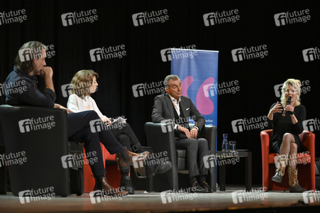 Svenja Flaßpöhler, Michel Friedman und Richard David Precht auf der lit.Cologne 2023 in Köln