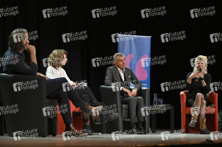 Svenja Flaßpöhler, Michel Friedman und Richard David Precht auf der lit.Cologne 2023 in Köln
