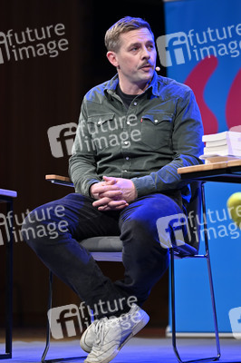 Klaas Heufer-Umlauf auf der lit.Cologne 2023 in Köln