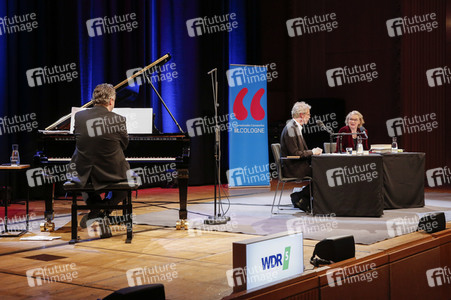Elke Heidenreich, Dirk von Petersdorff und Marc-Aurel Floros auf der lit.Cologne 2023 in Köln