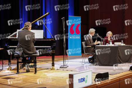Elke Heidenreich, Dirk von Petersdorff und Marc-Aurel Floros auf der lit.Cologne 2023 in Köln
