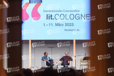 Ian McEwan, Bernhard Robben und Ulrich Noethen auf der lit.Cologne 2023 in Köln