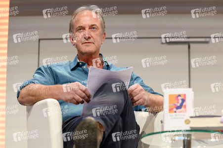 Ian McEwan, Bernhard Robben und Ulrich Noethen auf der lit.Cologne 2023 in Köln