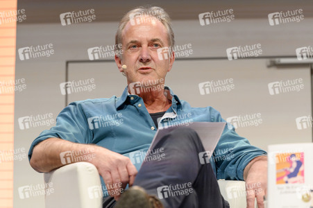 Ian McEwan, Bernhard Robben und Ulrich Noethen auf der lit.Cologne 2023 in Köln