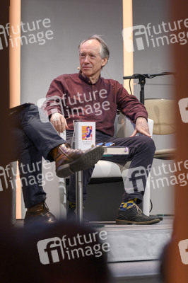 Ian McEwan, Bernhard Robben und Ulrich Noethen auf der lit.Cologne 2023 in Köln