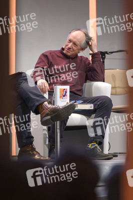 Ian McEwan, Bernhard Robben und Ulrich Noethen auf der lit.Cologne 2023 in Köln