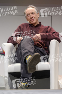 Ian McEwan, Bernhard Robben und Ulrich Noethen auf der lit.Cologne 2023 in Köln