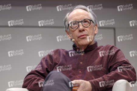 Ian McEwan, Bernhard Robben und Ulrich Noethen auf der lit.Cologne 2023 in Köln