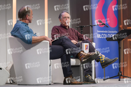 Ian McEwan, Bernhard Robben und Ulrich Noethen auf der lit.Cologne 2023 in Köln