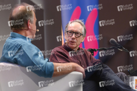 Ian McEwan, Bernhard Robben und Ulrich Noethen auf der lit.Cologne 2023 in Köln