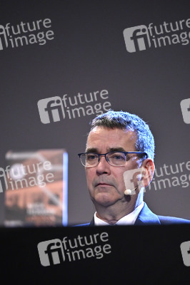 Mick Herron und Dietmar Bär auf der lit.Cologne 2023 in Köln