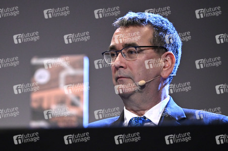 Mick Herron und Dietmar Bär auf der lit.Cologne 2023 in Köln