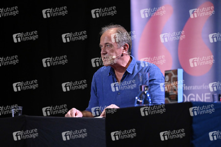 Mick Herron und Dietmar Bär auf der lit.Cologne 2023 in Köln