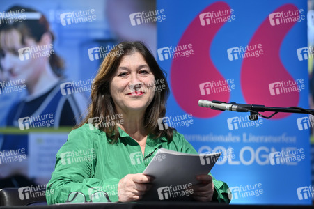 Karina Sainz Borgo und Eva Mattes auf der lit.Cologne 2023 in Köln