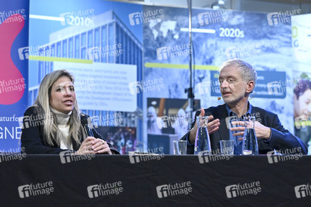 Karina Sainz Borgo und Eva Mattes auf der lit.Cologne 2023 in Köln