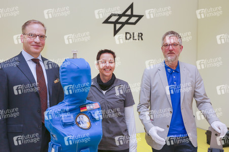 Pressekonferenz in Deutschen Zentrum für Luft-und Raumfahrt in Köln