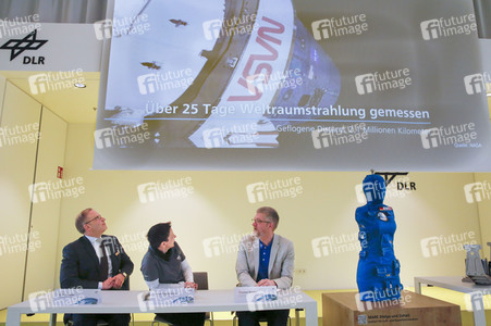 Pressekonferenz in Deutschen Zentrum für Luft-und Raumfahrt in Köln