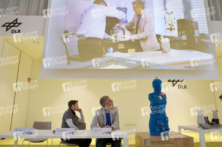 Pressekonferenz in Deutschen Zentrum für Luft-und Raumfahrt in Köln
