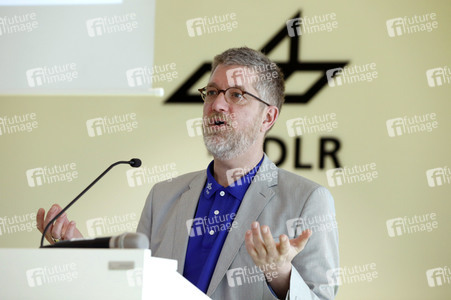 Pressekonferenz in Deutschen Zentrum für Luft-und Raumfahrt in Köln