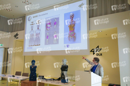 Pressekonferenz in Deutschen Zentrum für Luft-und Raumfahrt in Köln