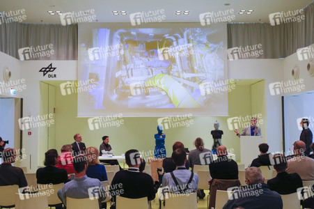 Pressekonferenz in Deutschen Zentrum für Luft-und Raumfahrt in Köln