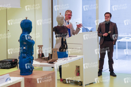 Pressekonferenz in Deutschen Zentrum für Luft-und Raumfahrt in Köln