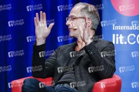 Maxim Leo und Jochen Gutsch auf der lit.Cologne 2023 in Köln