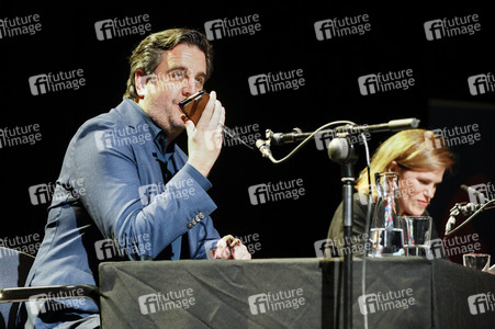 Bjarne Mädel, Fritzi Haberlandt und Bastian Pastewka auf der lit.Cologne 2023 in Köln
