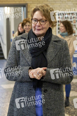 Daniela Behrens besucht Bereufsschule in Hannover