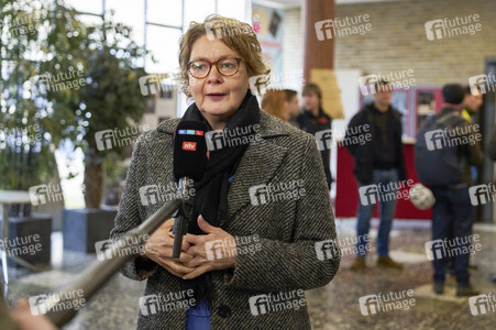 Daniela Behrens besucht Bereufsschule in Hannover
