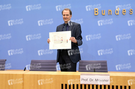 Bundespressekonferenz Prognose zur Treibhausgasbilanz 2022 in Berlin