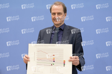 Bundespressekonferenz Prognose zur Treibhausgasbilanz 2022 in Berlin
