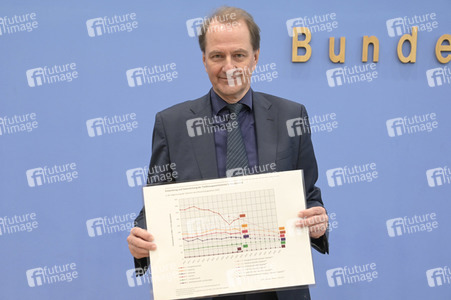Bundespressekonferenz Prognose zur Treibhausgasbilanz 2022 in Berlin