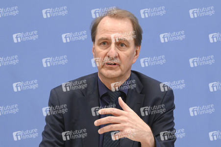 Bundespressekonferenz Prognose zur Treibhausgasbilanz 2022 in Berlin