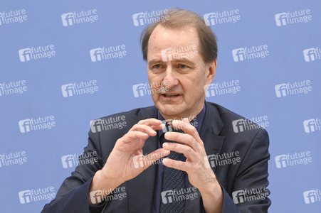 Bundespressekonferenz Prognose zur Treibhausgasbilanz 2022 in Berlin
