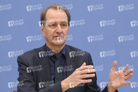 Bundespressekonferenz Prognose zur Treibhausgasbilanz 2022 in Berlin