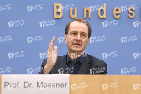 Bundespressekonferenz Prognose zur Treibhausgasbilanz 2022 in Berlin