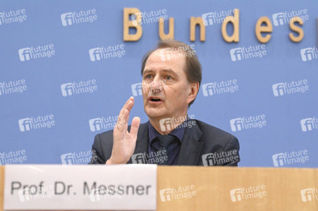 Bundespressekonferenz Prognose zur Treibhausgasbilanz 2022 in Berlin