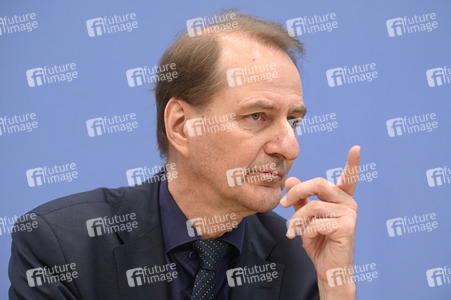 Bundespressekonferenz Prognose zur Treibhausgasbilanz 2022 in Berlin