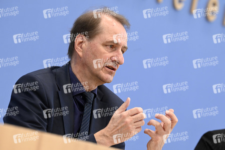 Bundespressekonferenz Prognose zur Treibhausgasbilanz 2022 in Berlin