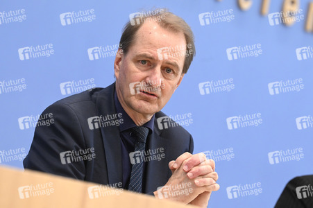 Bundespressekonferenz Prognose zur Treibhausgasbilanz 2022 in Berlin