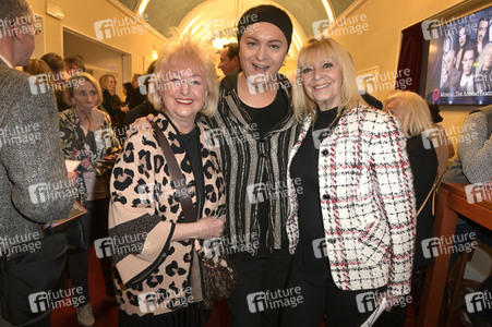 Theaterpremiere 'Biedermann und die Brandstifter' in Berlin