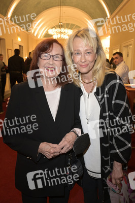 Theaterpremiere 'Biedermann und die Brandstifter' in Berlin