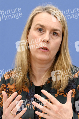 Bundespressekonferenz Stellungnahme 'Mensch und Maschine - Herausforderungen durch Künstliche Intelligenz' in Berlin