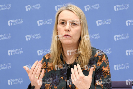 Bundespressekonferenz Stellungnahme 'Mensch und Maschine - Herausforderungen durch Künstliche Intelligenz' in Berlin