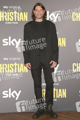 Season 2 Premiere 'Christian' in Rom