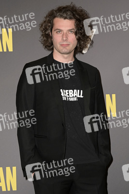 Season 2 Premiere 'Christian' in Rom