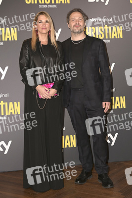 Season 2 Premiere 'Christian' in Rom